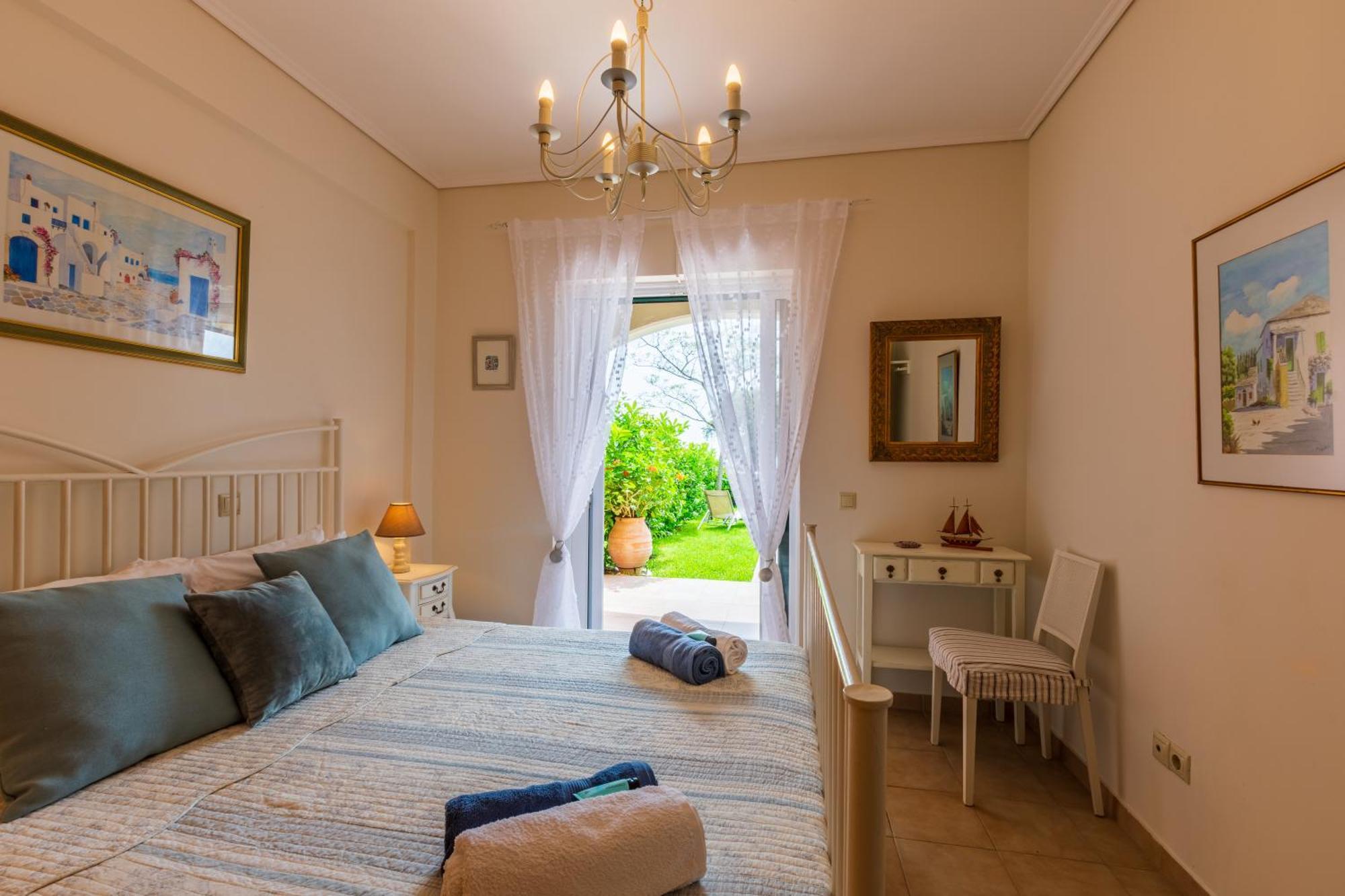 Barbati Seafront Luxury Suites Extérieur photo