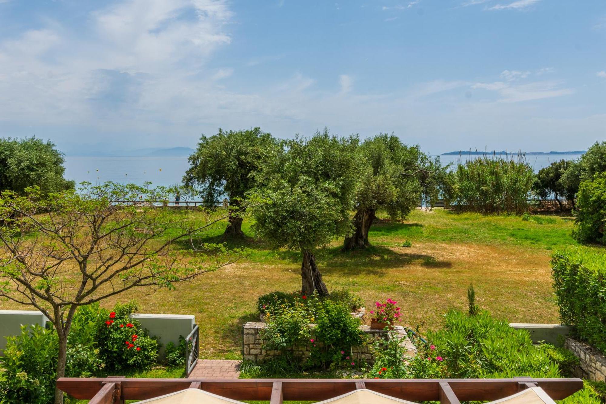 Barbati Seafront Luxury Suites Extérieur photo