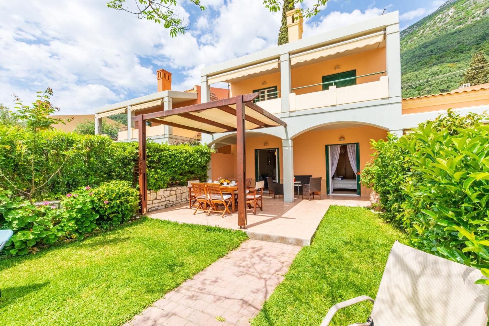 Barbati Seafront Luxury Suites Extérieur photo
